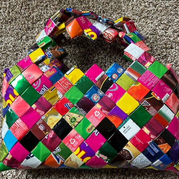 Wrapper handbag - Picture 3 of 6